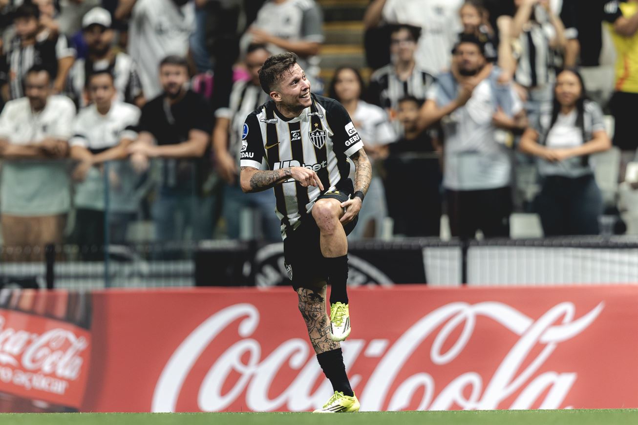 Bernard vibra com o golaco e classifica o Galo na Sul Americana