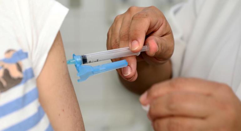 BH recebe 20 mil doses de vacina contra a covid-19 para grupos prioritários