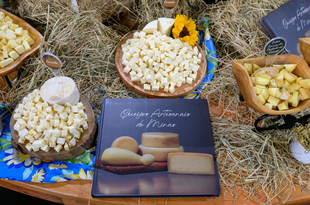 Bárbara Botega acompanha entrega de certificado da Unesco ao Queijo Minas Artesanal