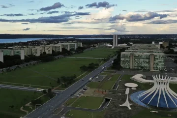 Governo libera saída antecipada de servidores em jogos do Brasil