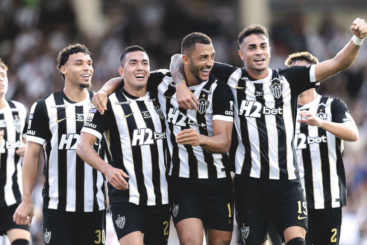 jogadores do Galo vibram com gol diante do Vasco da Gama