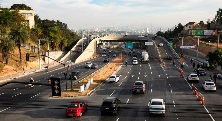 PBH libera trânsito em novo viaduto da Cristiano Machado