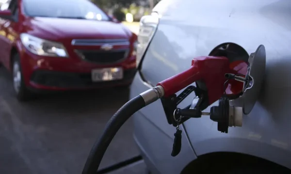 FIEMG apoia subsídio à gasolina e faz alerta fiscal