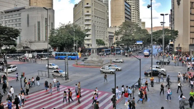 Conselho aprova proposta para instalação de painéis de LED na Praça Sete