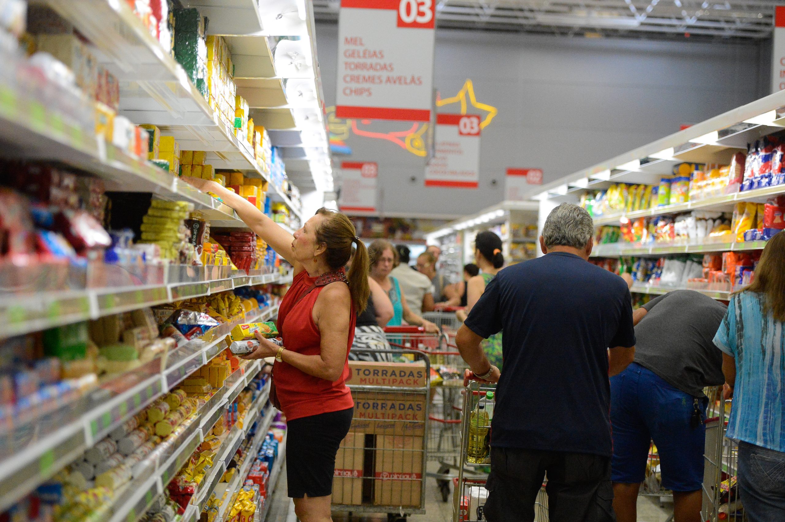 Consumo segue estável, mas cautela ainda predomina