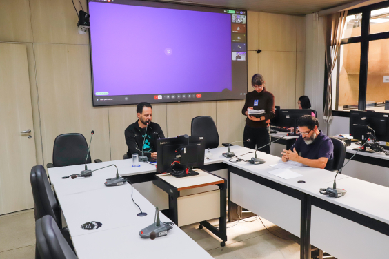 Projeto que prevê obras públicas 24 horas por dia