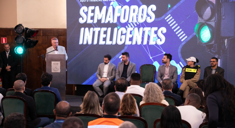 BH lança semáforos inteligentes com IA para reduzir trânsito