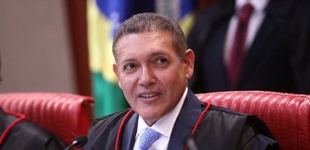 TSE avalia proibição de vídeos feitos com IA nas eleições de 2026